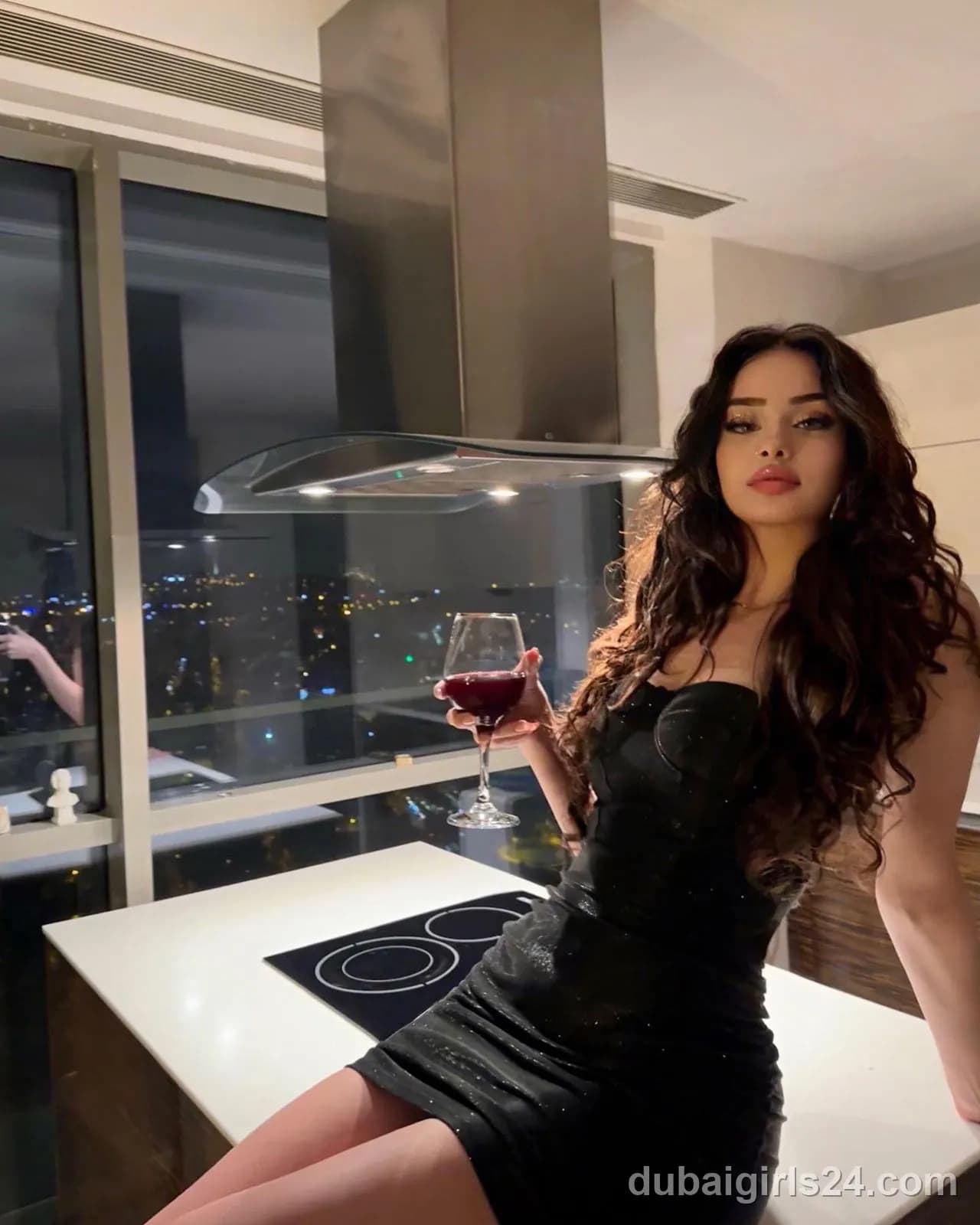 Delphine, European escort in Palm Jumeirah, Dubai — photo 2