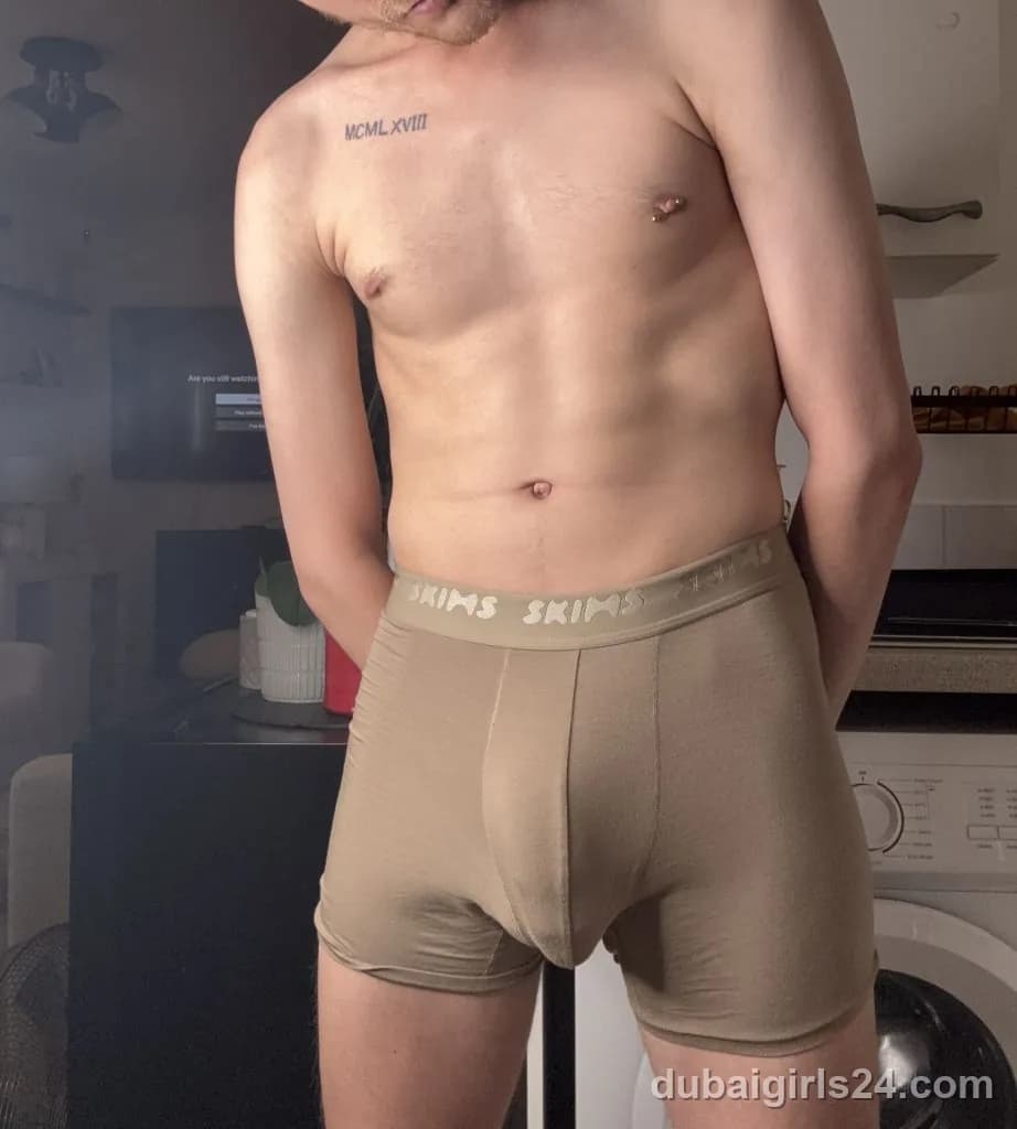 Ilias, British escort in JVC, Dubai — photo 4